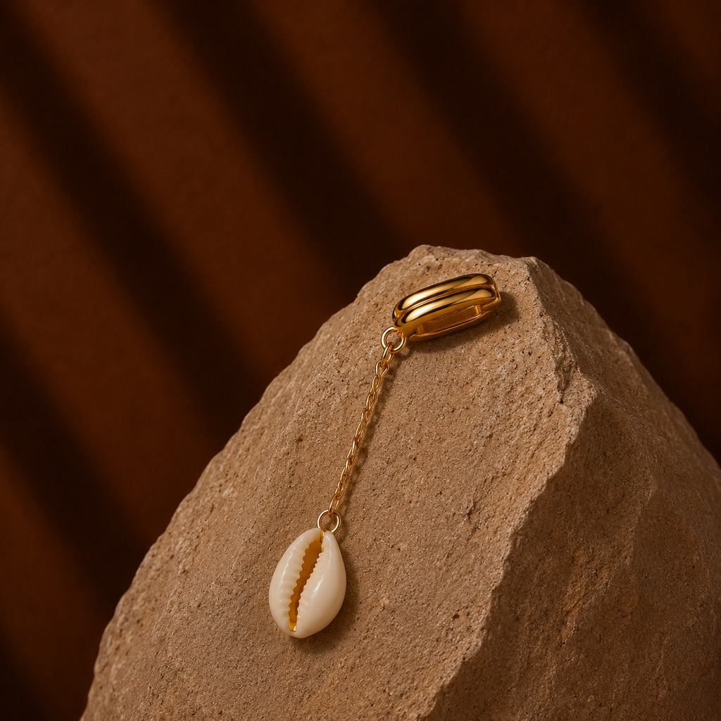Pearl shell charm - 18k gold plated
